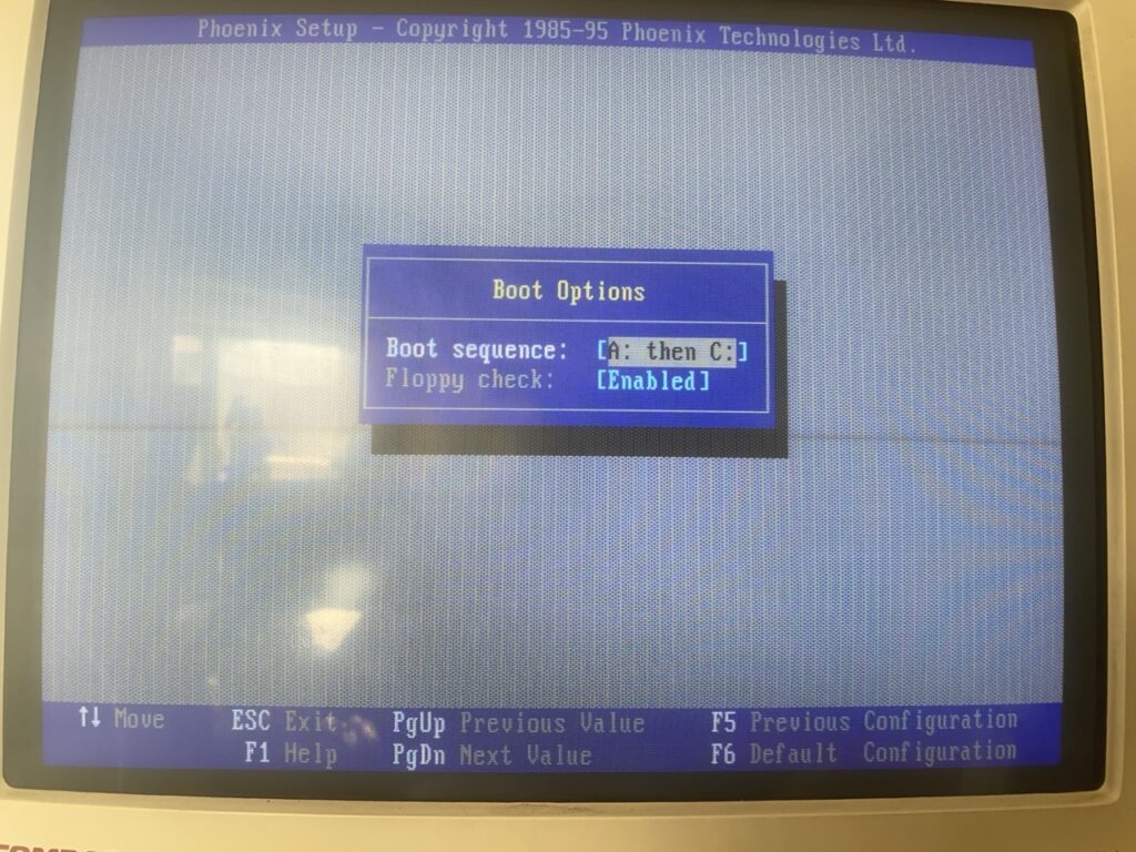 Phoenix BIOSのセットアップ画面。Boot Optionsで、Boot sequenceがA: then C:、Floppy checkがEnabledになっている
