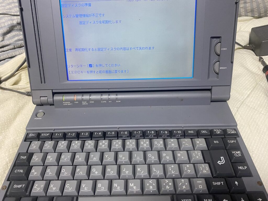 MS-DOS のインストールコマンドが「システム管理情報が不正です」と表示している画面